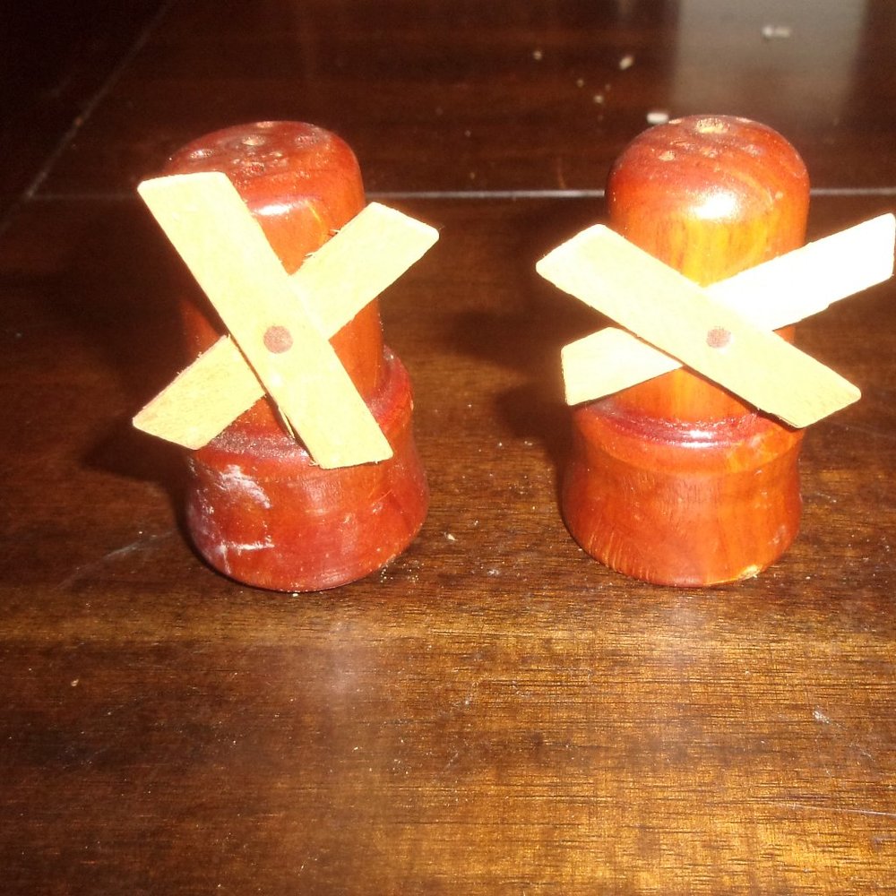 Salt pepper shakers set cedar wood windmills